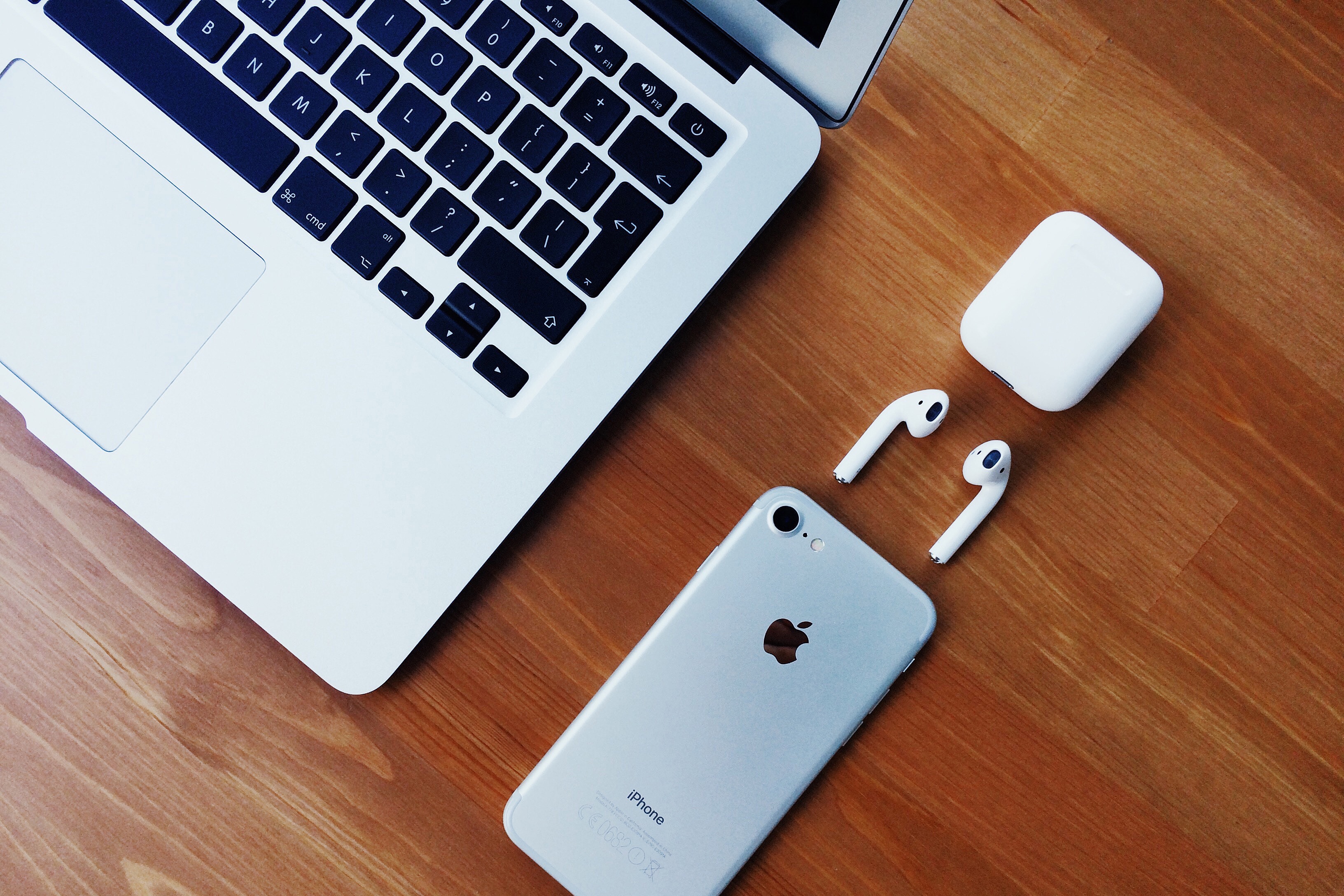 冬の冷たいmacbook Proとはこれでお別れです パームレスト保護 モノクラ